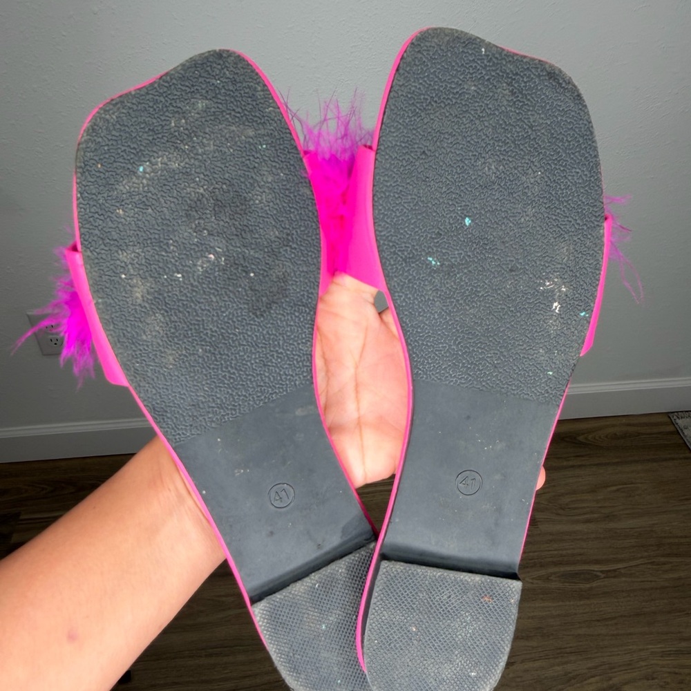 Nordstrom Vibrant Pink Feathered Sandals - Picture 5 of 9